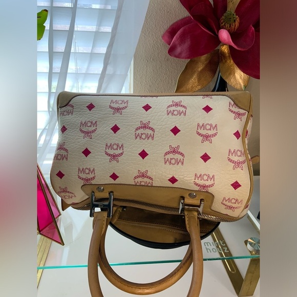 VINTAGE MCM Boston Bag 🤩”Host Pick” - Picture 15 of 16